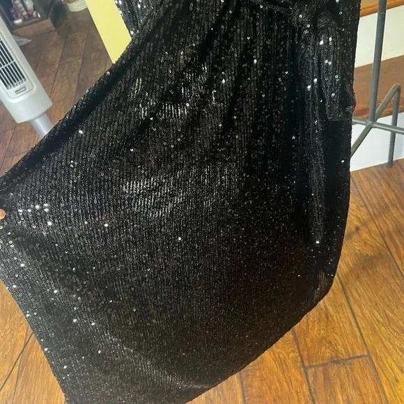 ▶️ Anne Klein ◀️ Black Sequin Surplice Midi Dress. Size 4